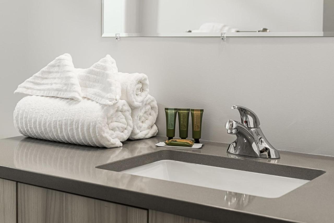 Aparthotel Station 1 By Terra Hospitality Moncton Esterno foto